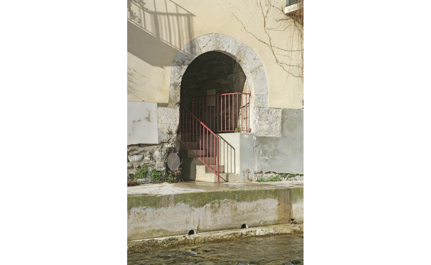 LE « PORTAIL DE PEYRI » ET LA « PORTE DE PIED DE VILLE »  À SUMÈNE (GARD) Par Thierry Ribaldone (texte et photos)