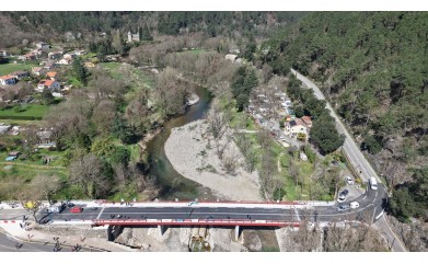 LES ROUTES ANCIENNES NE MEURENT JAMAIS Le Pont des Châtaigniers sur la vieille Régordane (RD 906)  est ouvert à la circulation  