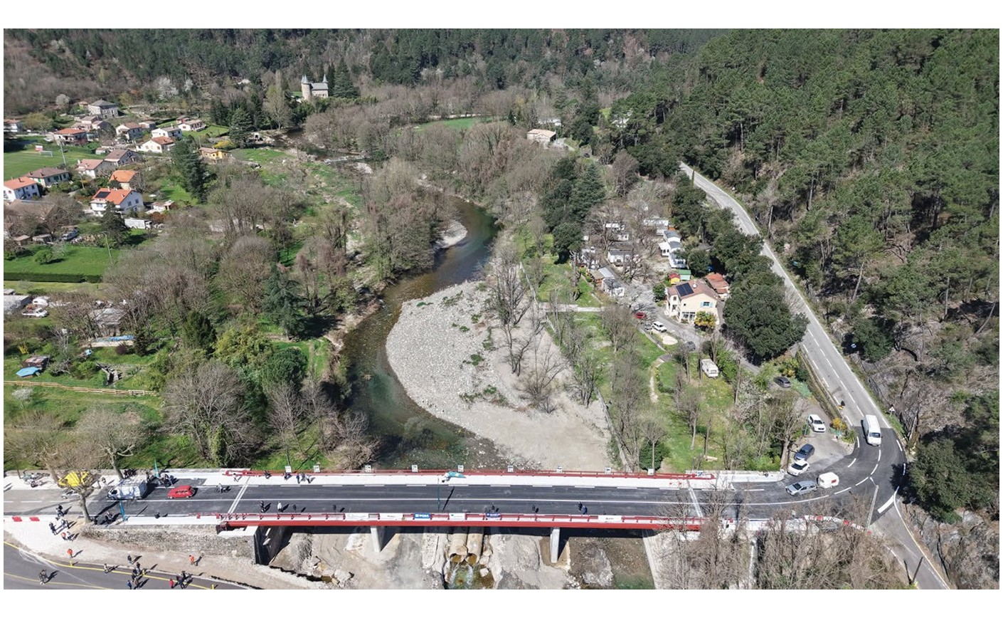 LES ROUTES ANCIENNES NE MEURENT JAMAIS Le Pont des Châtaigniers sur la vieille Régordane (RD 906)  est ouvert à la circulation  